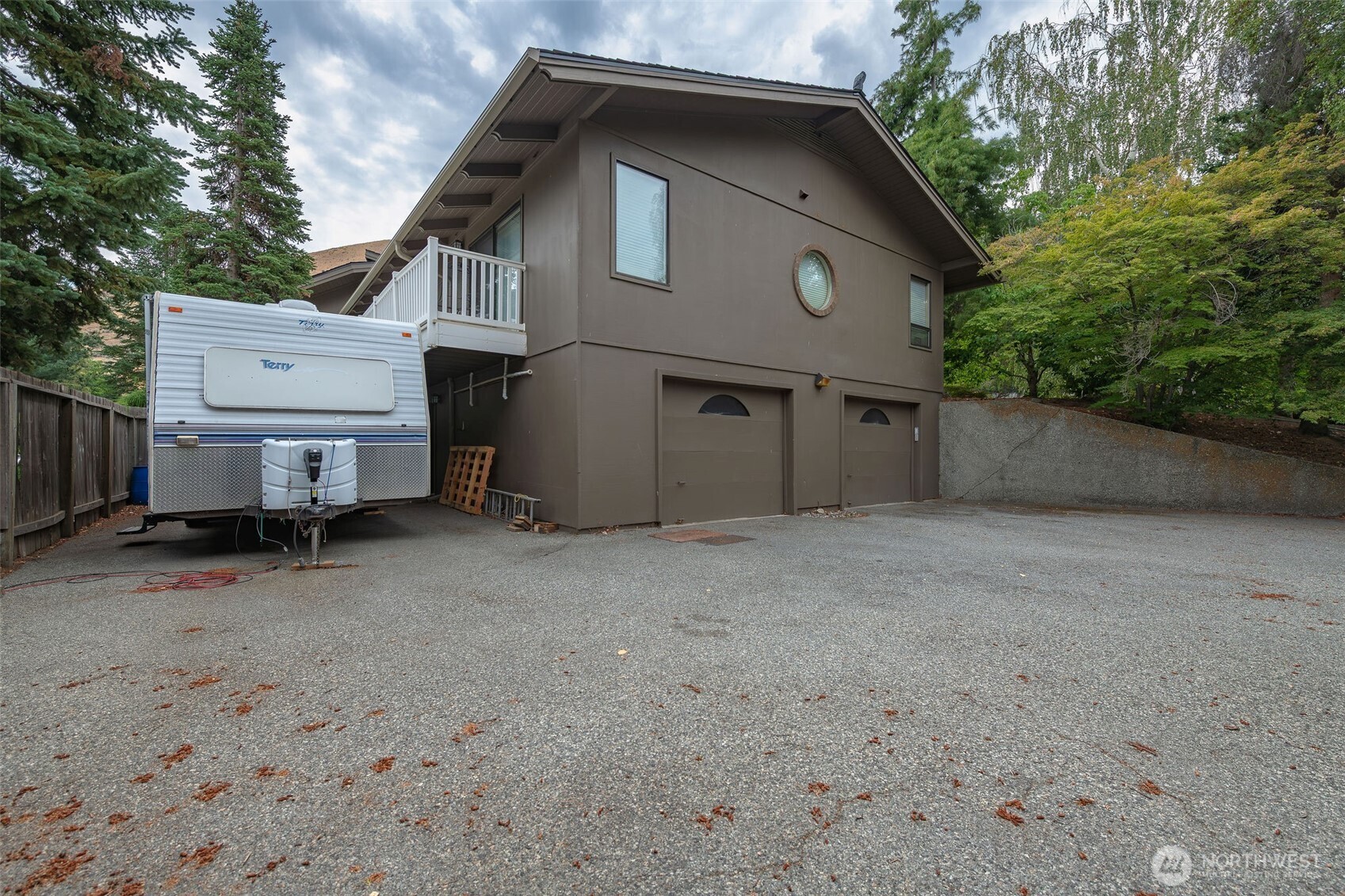 409 Austin Avenue Wenatchee, WA 98801 - Photo 7 of 40