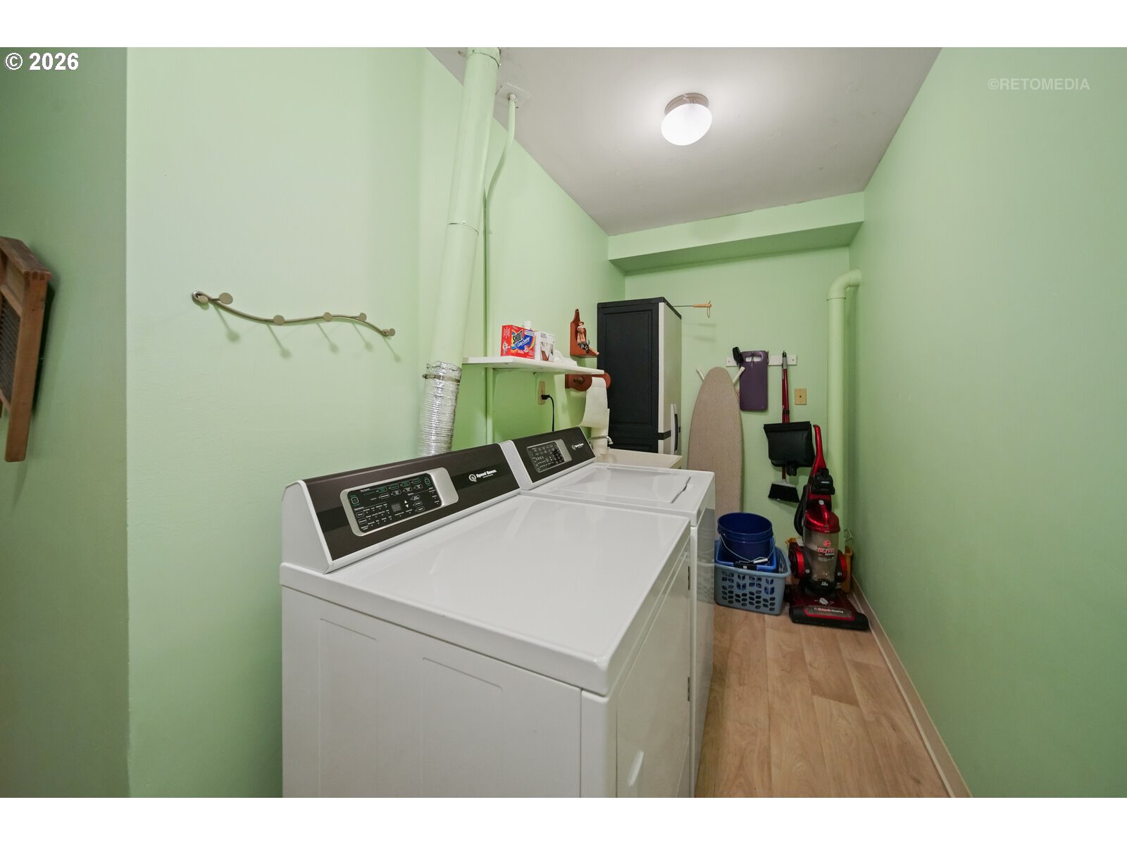 17738 Kelok Road Lake Oswego, OR 97034 - Photo 33 of 48 a utility room with dryer and washer