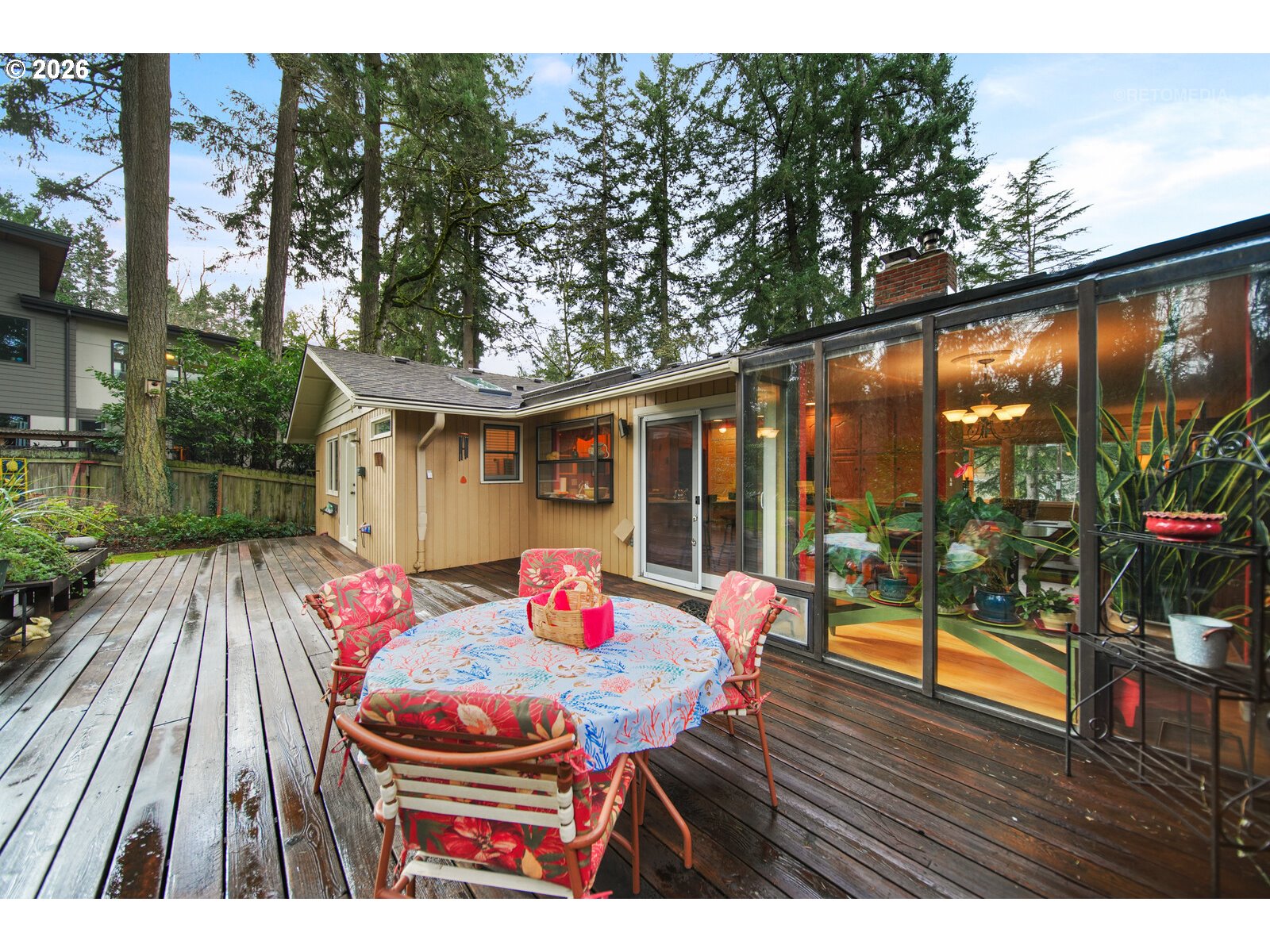 17738 Kelok Road Lake Oswego, OR 97034 - Photo 39 of 48 a outdoor view with sitting space