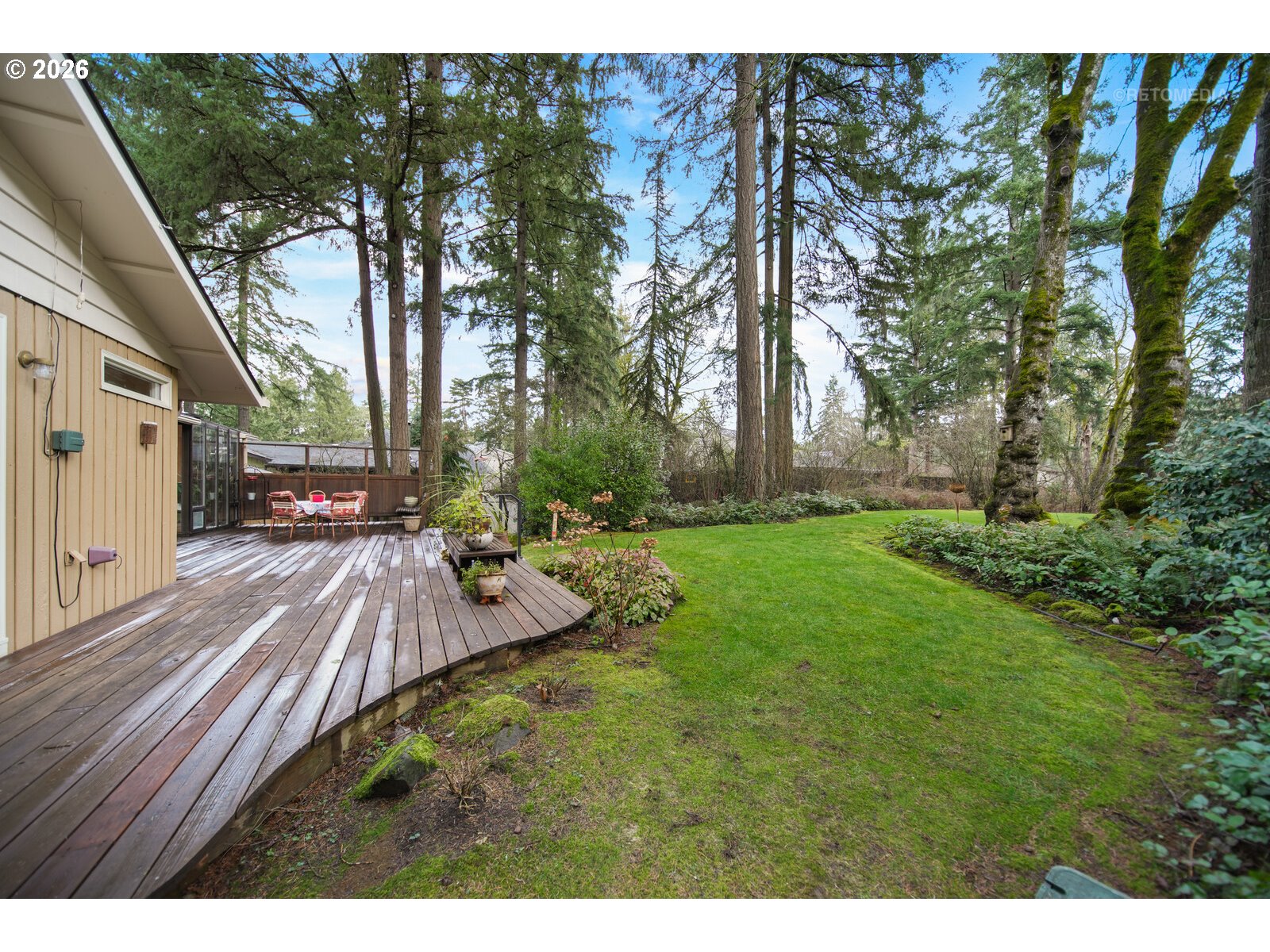 17738 Kelok Road Lake Oswego, OR 97034 - Photo 41 of 48 a view of a backyard with sitting area