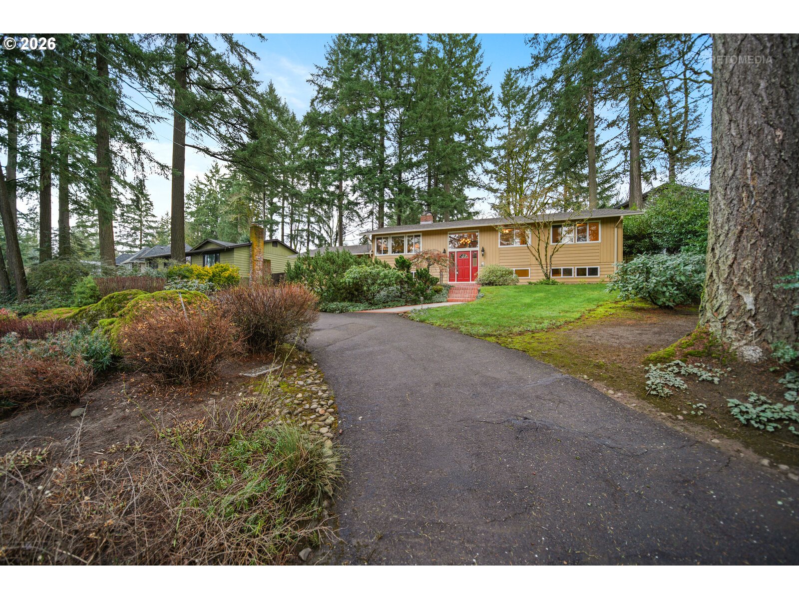 17738 Kelok Road Lake Oswego, OR 97034 - Photo 43 of 48 a view of a back yard