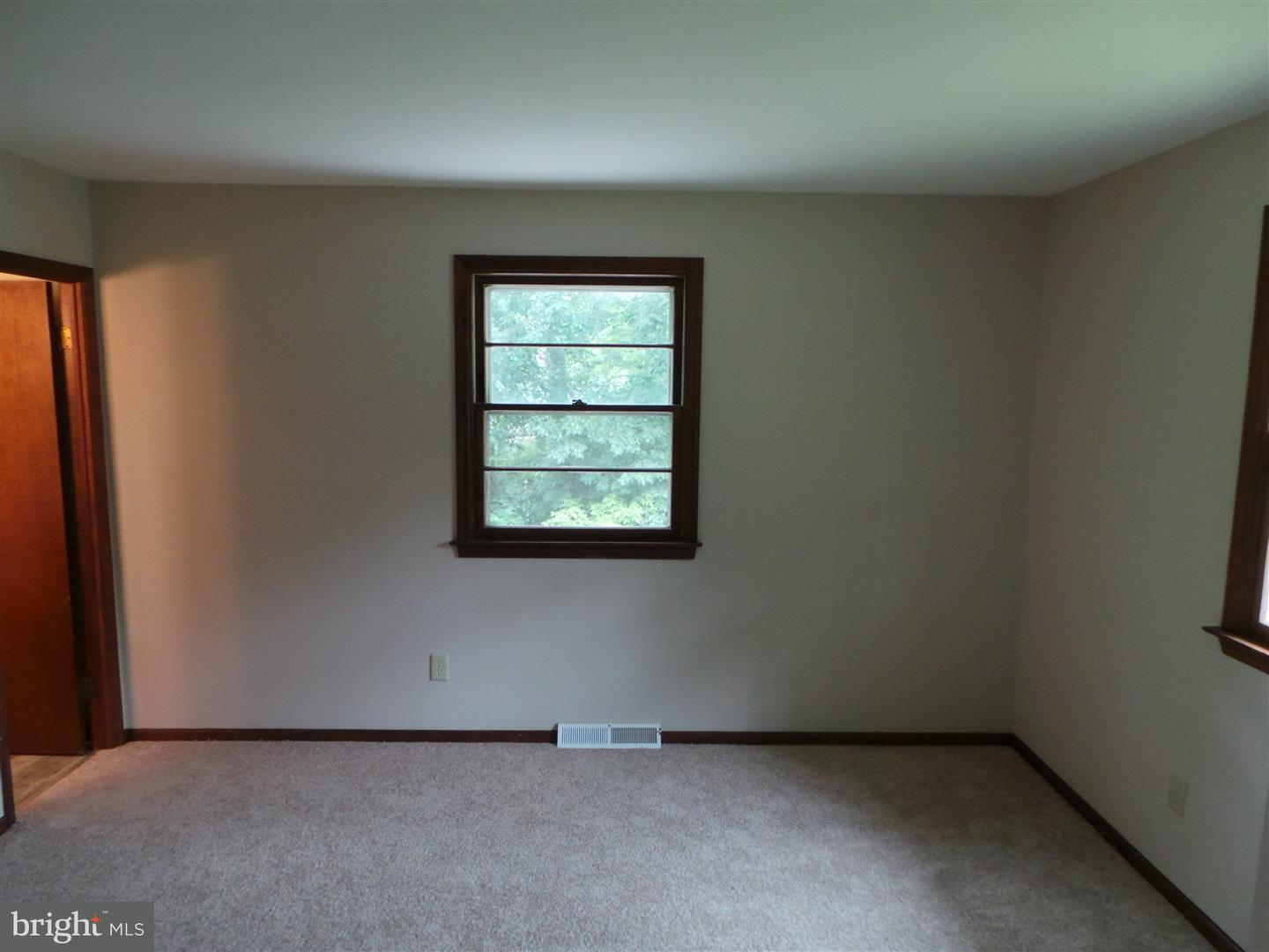 1711 Prospect Ridge Boulevard Haddon Heights, NJ 08035 - Photo 20 of 24 an empty room with a window
