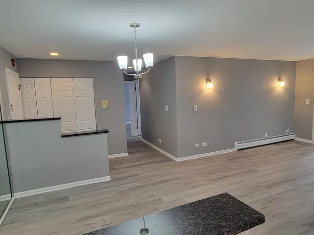 $1,975 | 2315 South Goebbert Road, Unit D106, Arlington Heights, IL 60005