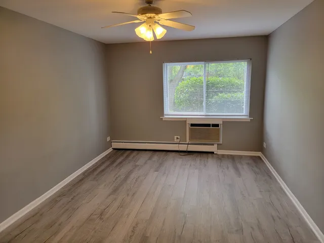 $1,975 | 2315 South Goebbert Road, Unit D106, Arlington Heights, IL 60005