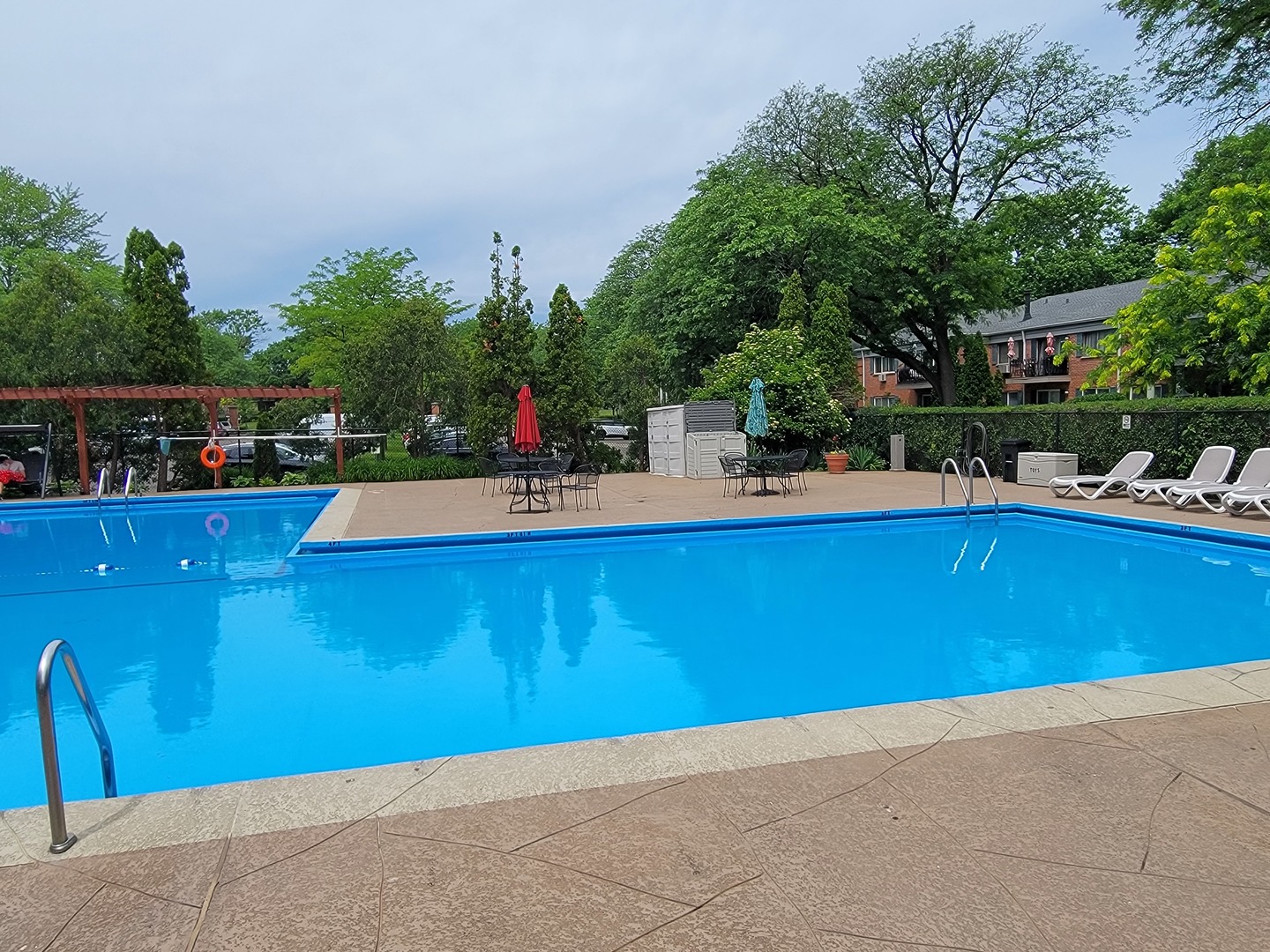 2315 South Goebbert Road, Unit D106 Arlington Heights, IL 60005 - Photo 6 of 22