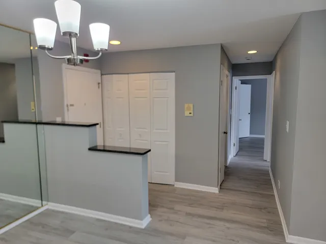 $1,975 | 2315 South Goebbert Road, Unit D106, Arlington Heights, IL 60005