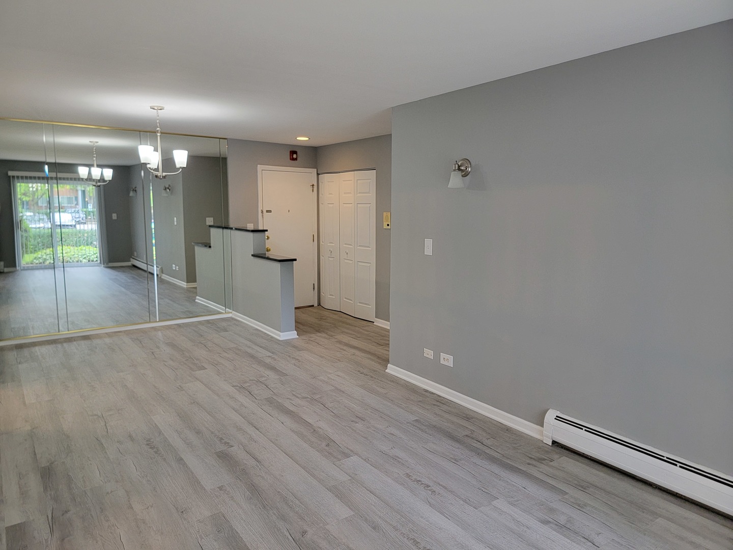 2315 South Goebbert Road, Unit D106 Arlington Heights, IL 60005 - Photo 10 of 22