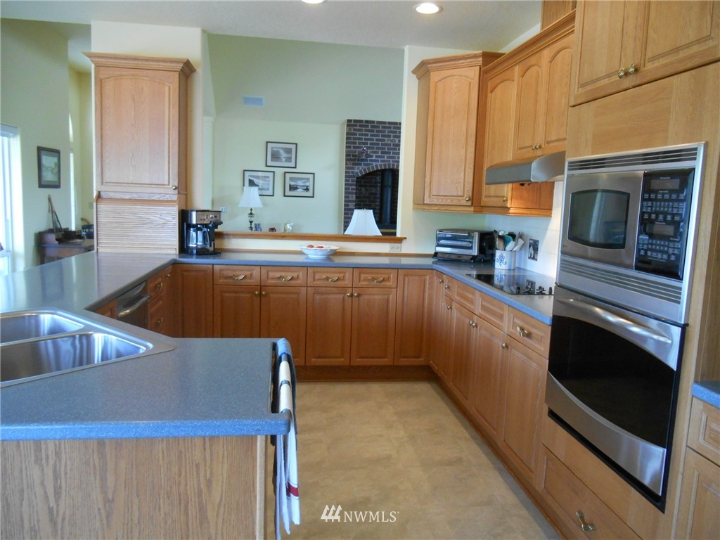 1063 Elochoman Valley Road Cathlamet, WA 98612 - Photo 4 of 25 Gallery Image 4