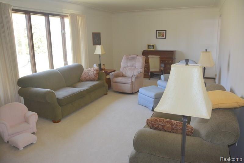 9363 Moon Road Saline, MI 48176 - Photo 8 of 49 5.JPG