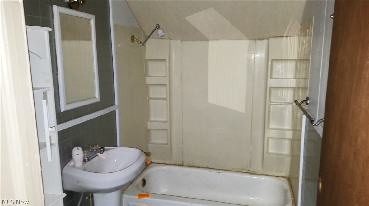 2972 South Cleveland Massillon Road Barberton, OH 44203 - Photo 6 of 13 Gallery Image 6