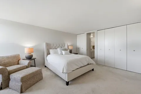 $825,000 | 1500 Sheridan Road, Unit 9K, Wilmette, IL 60091