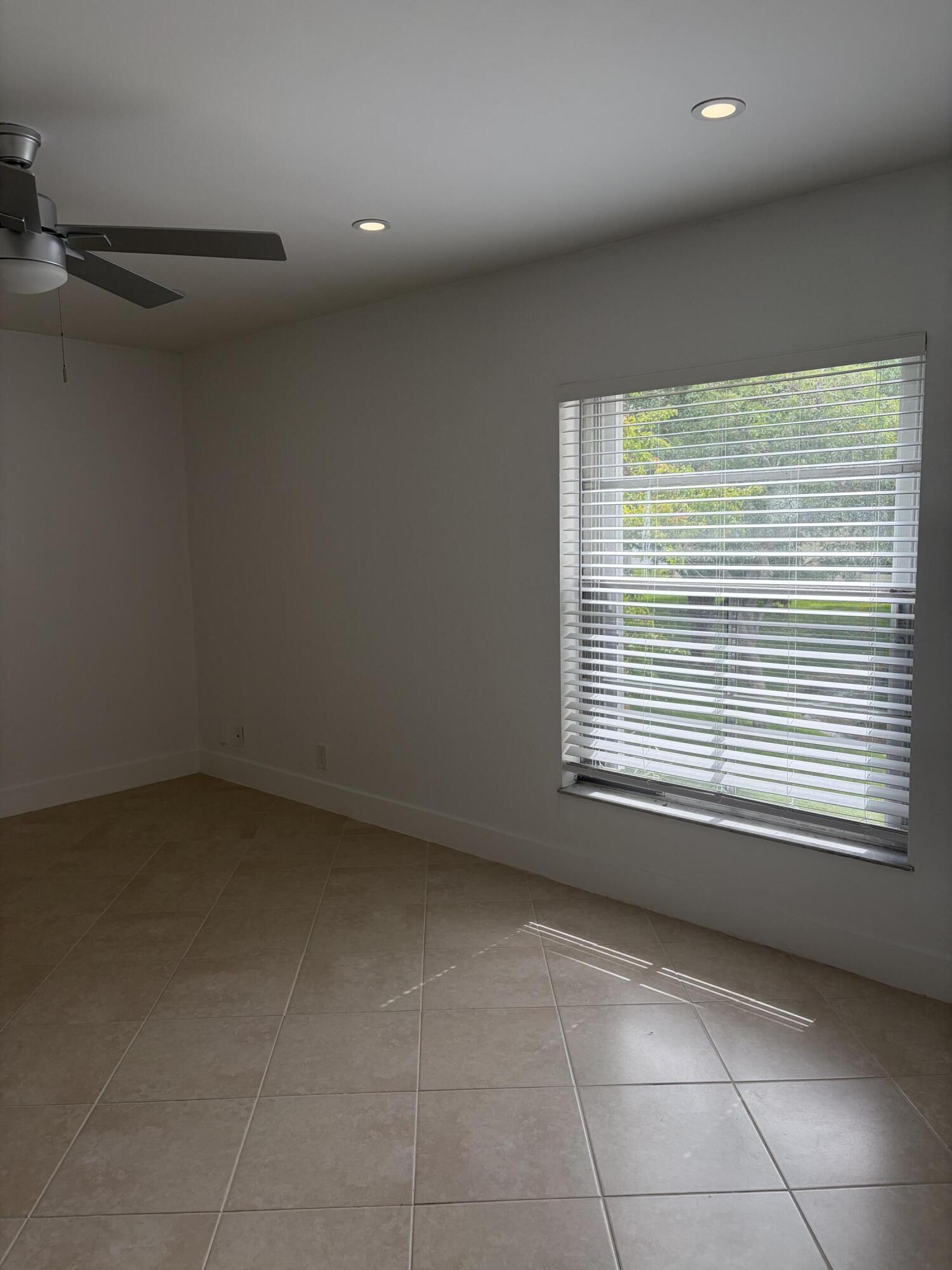 2900 Fiore Way Delray Beach, FL 33445 - Photo 17 of 37 IMG_1255