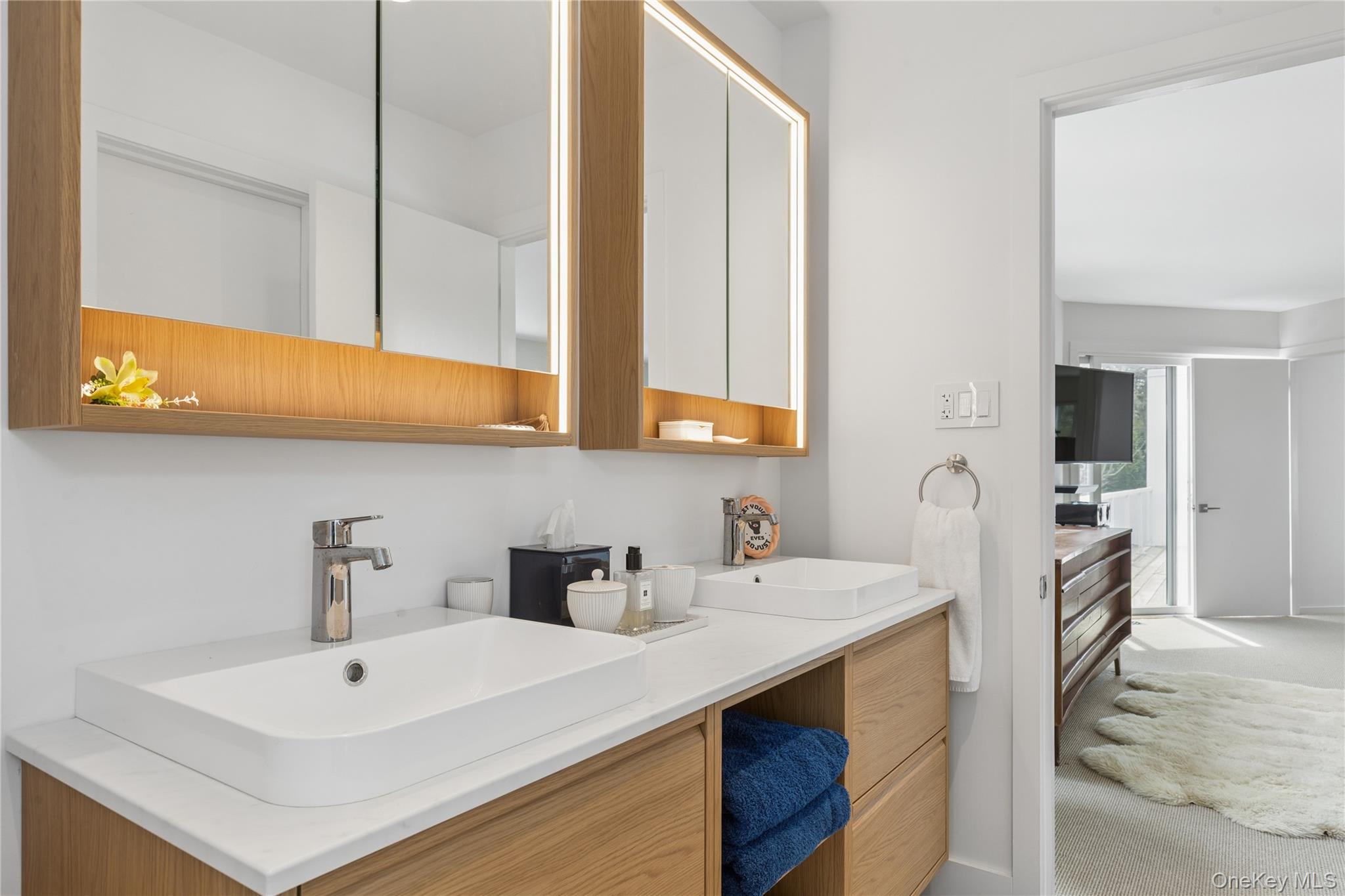2 Acorn Path Quogue, NY 11959 - Photo 7 of 16 Primary Bathroom with Double vanity