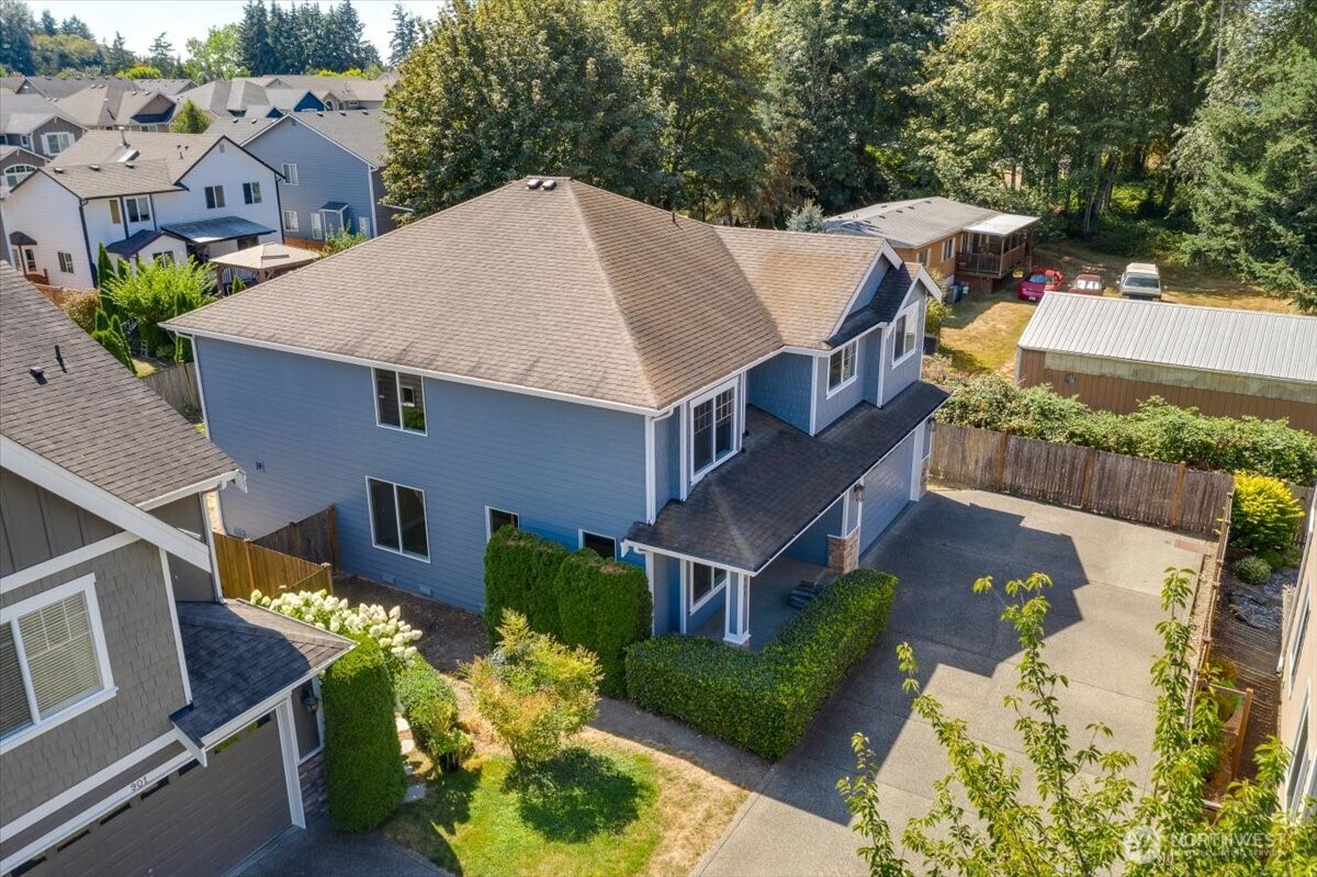 907 Ilwaco Place Northeast Renton, WA 98059 - Photo 32 of 36 Gallery Image 32