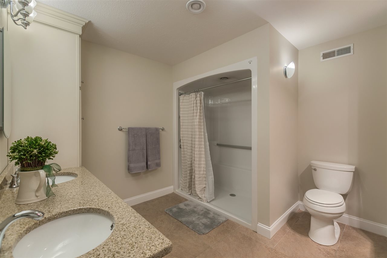 29 Winterberry Road, Unit 29 Pelham, NH 03076 - Photo 17 of 38