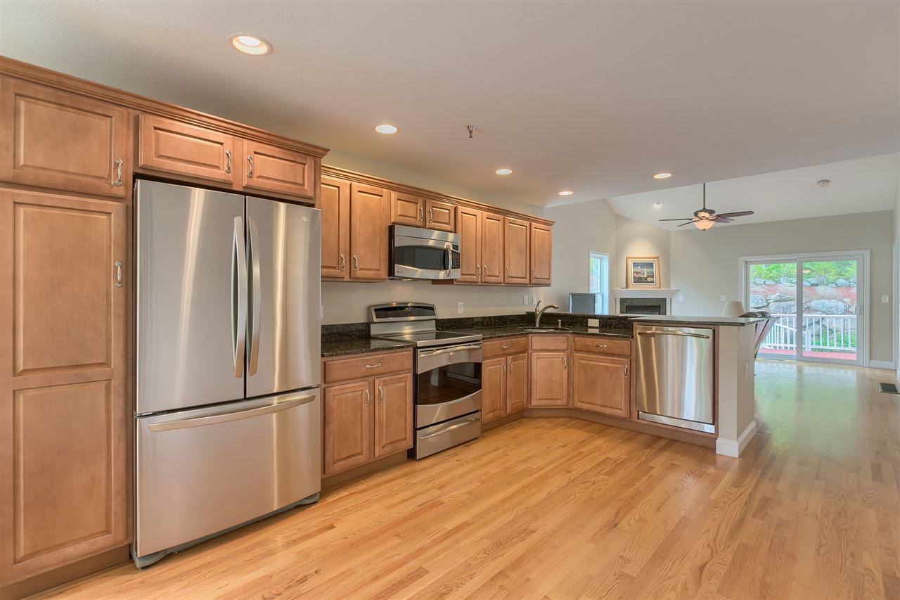 29 Winterberry Road, Unit 29 Pelham, NH 03076 - Photo 7 of 38