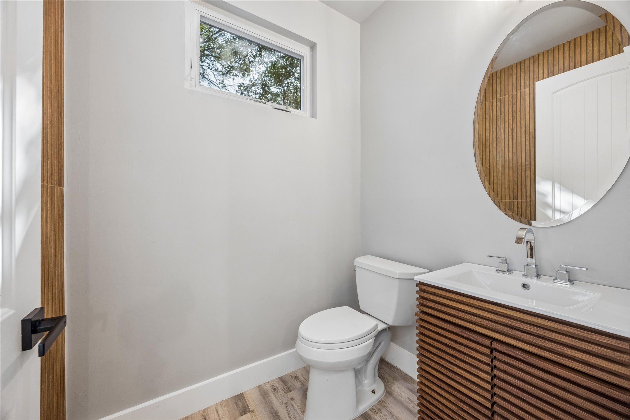7905-7907 Tiffany Drive Austin, TX 78749 - Photo 28 of 36 Full bathroom with walk-in shower (guest house - downstairs)