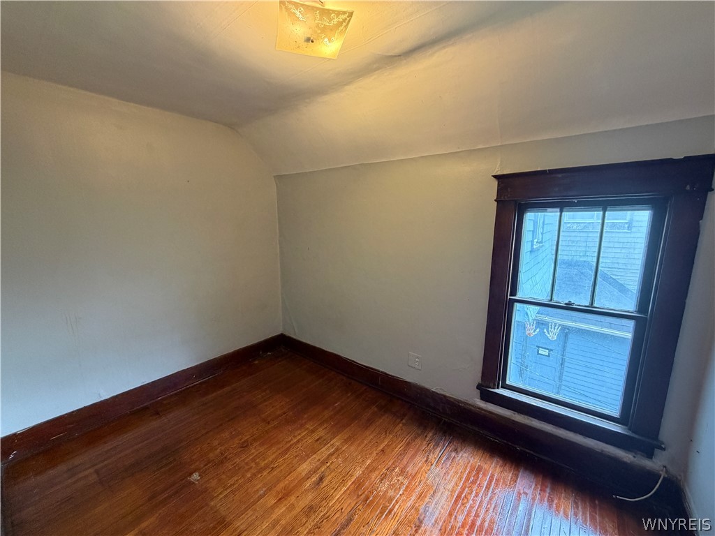 49 15th Street Buffalo, NY 14213 - Photo 8 of 17