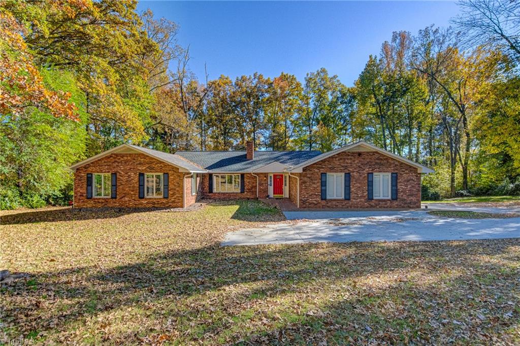 417 Lakeview Road Mocksville, NC 27028 - Photo 3 of 50 Gallery Image 3