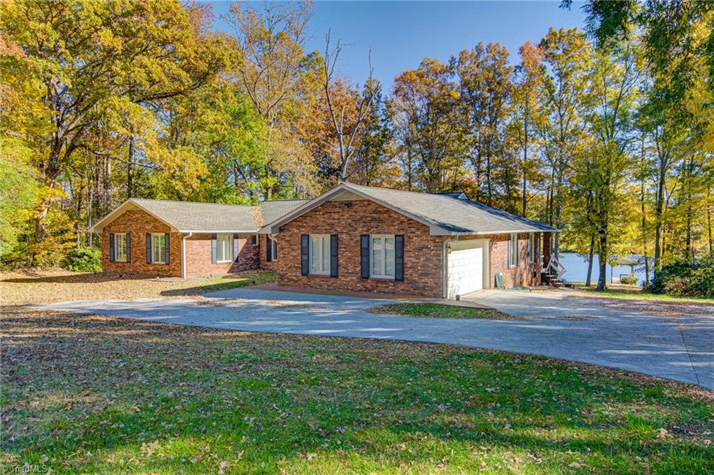 417 Lakeview Road Mocksville, NC 27028 - Photo 4 of 50 Gallery Image 4