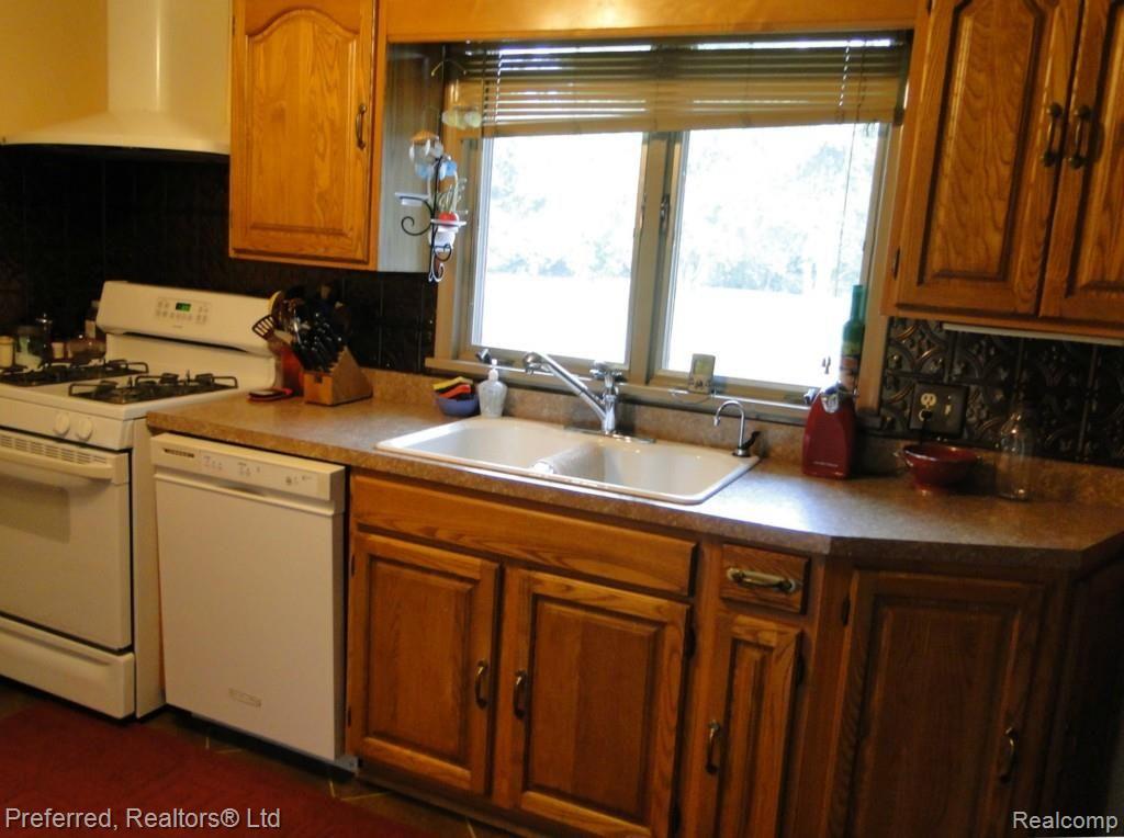 12280 Sweitzer Road Carleton, MI 48117 - Photo 33 of 84 DSC06210.jpg