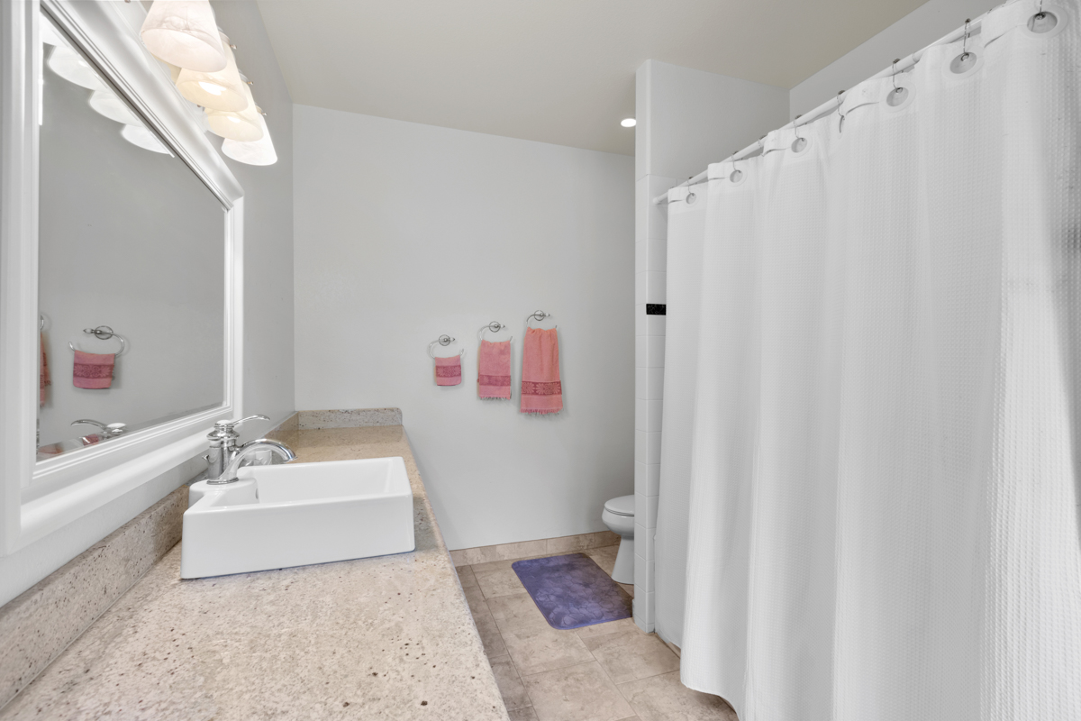 73-4571 Kukuki Street, Unit A Kailua-Kona, HI 96740 - Photo 20 of 30 a bathroom with a sink a toilet and a bathtub