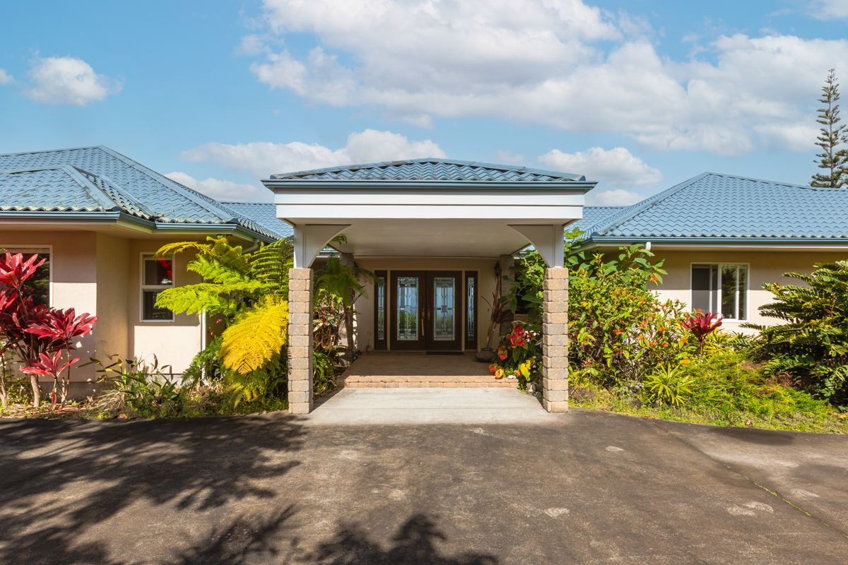73-4571 Kukuki Street, Unit A Kailua-Kona, HI 96740 - Photo 9 of 30 a view of a house with potted plants in front of it
