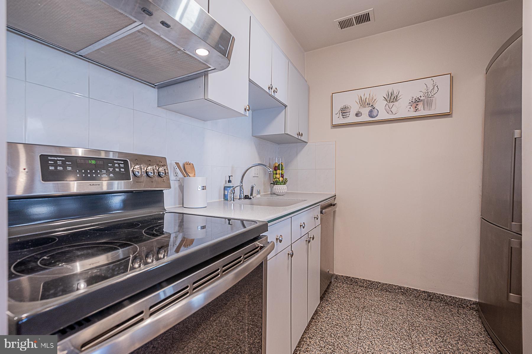 117 West Conway Street, Unit R60 Baltimore, MD 21201 - Photo 11 of 37