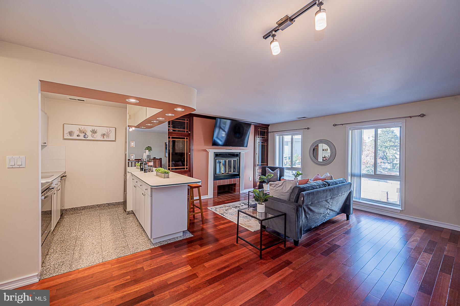 117 West Conway Street, Unit R60 Baltimore, MD 21201 - Photo 4 of 37