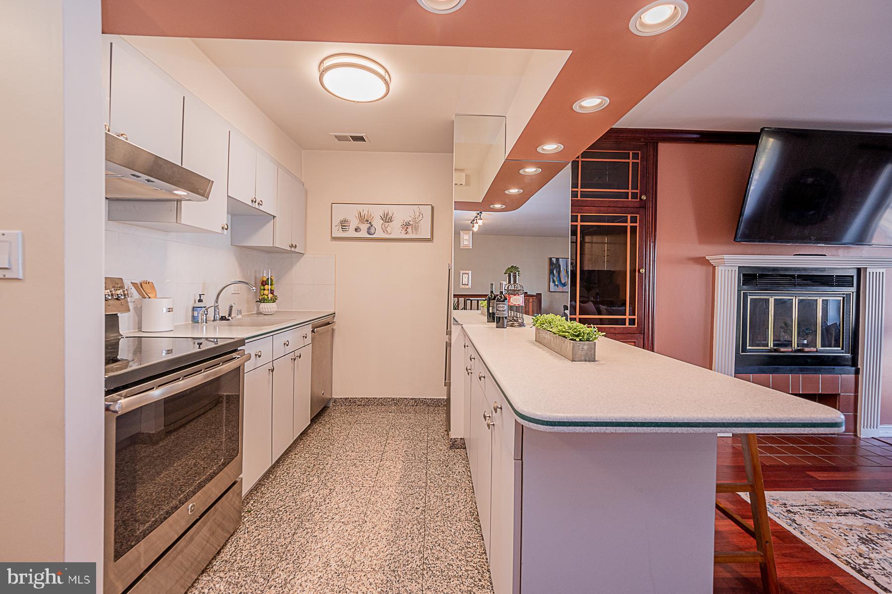 117 West Conway Street, Unit R60 Baltimore, MD 21201 - Photo 5 of 37