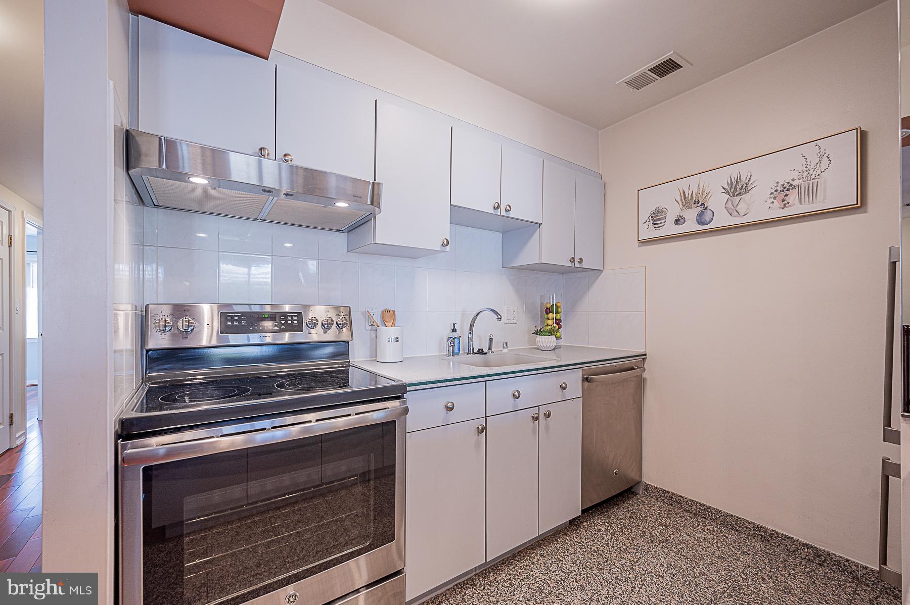 117 West Conway Street, Unit R60 Baltimore, MD 21201 - Photo 9 of 37