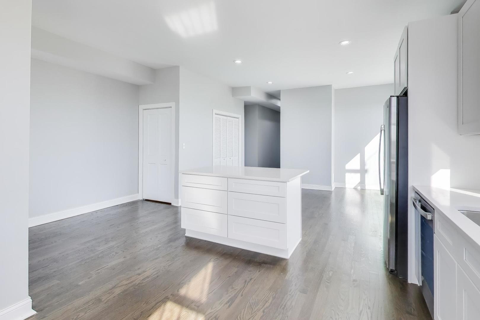 313 East 60th Street, Unit 4 Chicago, IL 60637 - Photo 15 of 42