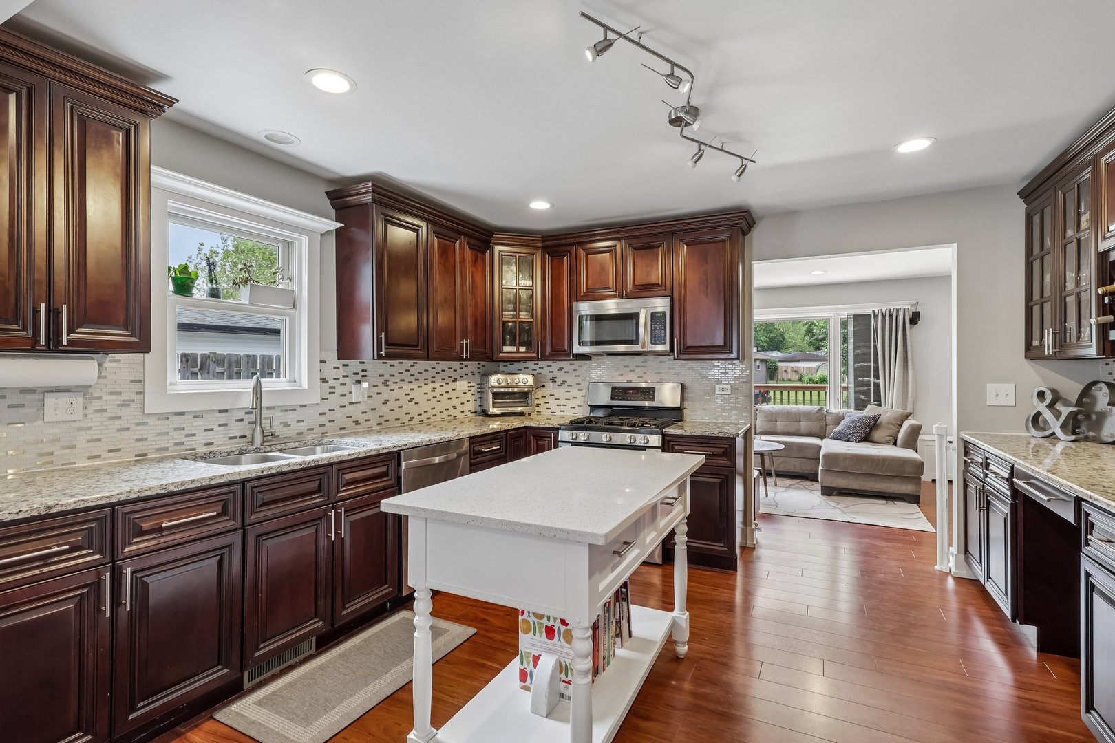 2802 Hawk Lane Rolling Meadows, IL 60008 - Photo 8 of 29