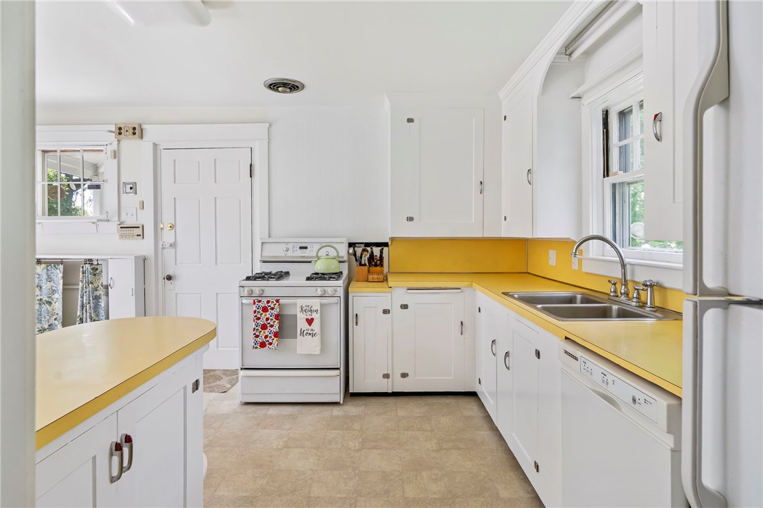 33 Old Spring Road Cranston, RI 02920 - Photo 28 of 38 Gallery Image 28