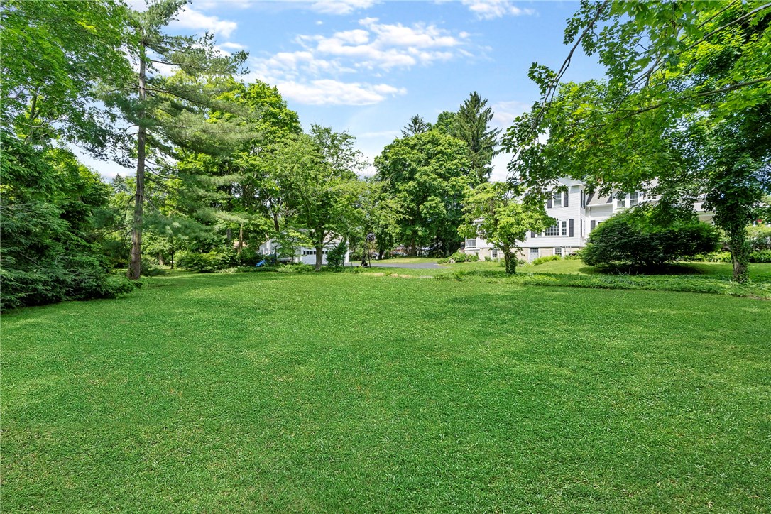 33 Old Spring Road Cranston, RI 02920 - Photo 8 of 38 Gallery Image 8