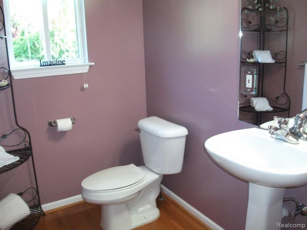 123 Rochdale Drive South Rochester, MI 48309 - Photo 8 of 25 Powder Room