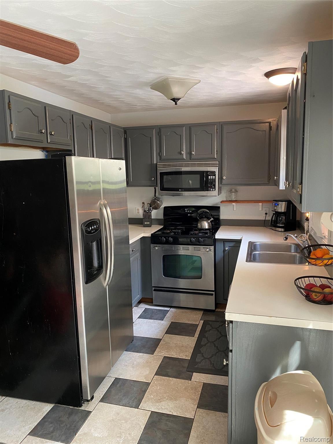 6132 Crandall Road Howell, MI 48855 - Photo 2 of 20 CA2FF54F-5D39-4A6F-B25F-08886C9D94F6.jpeg