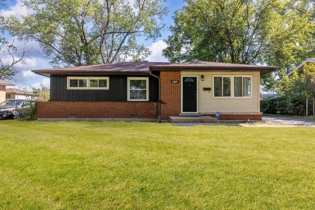 $2,100 | 2859 Stafford Drive, Markham, IL 60428
