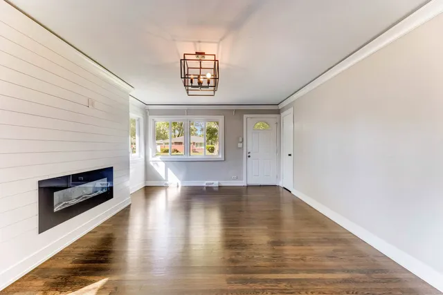 $2,100 | 2859 Stafford Drive, Markham, IL 60428