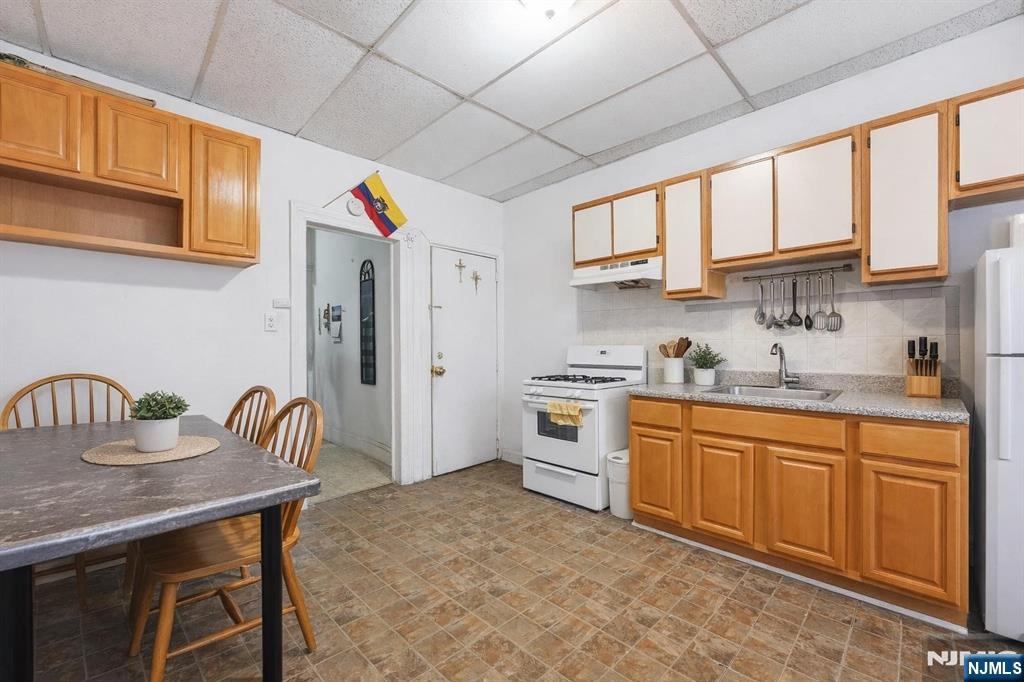 509 Monastery Place Union City, NJ 07087 - Photo 3 of 49
