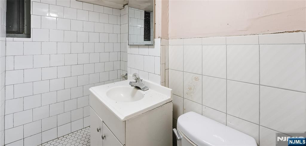 509 Monastery Place Union City, NJ 07087 - Photo 32 of 49