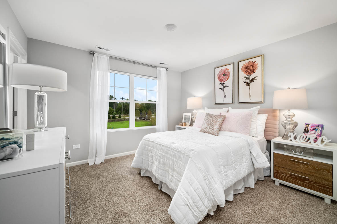 2652 Camelback Drive Pingree Grove, IL 60140 - Photo 19 of 42 a spacious bedroom with a bed and a window