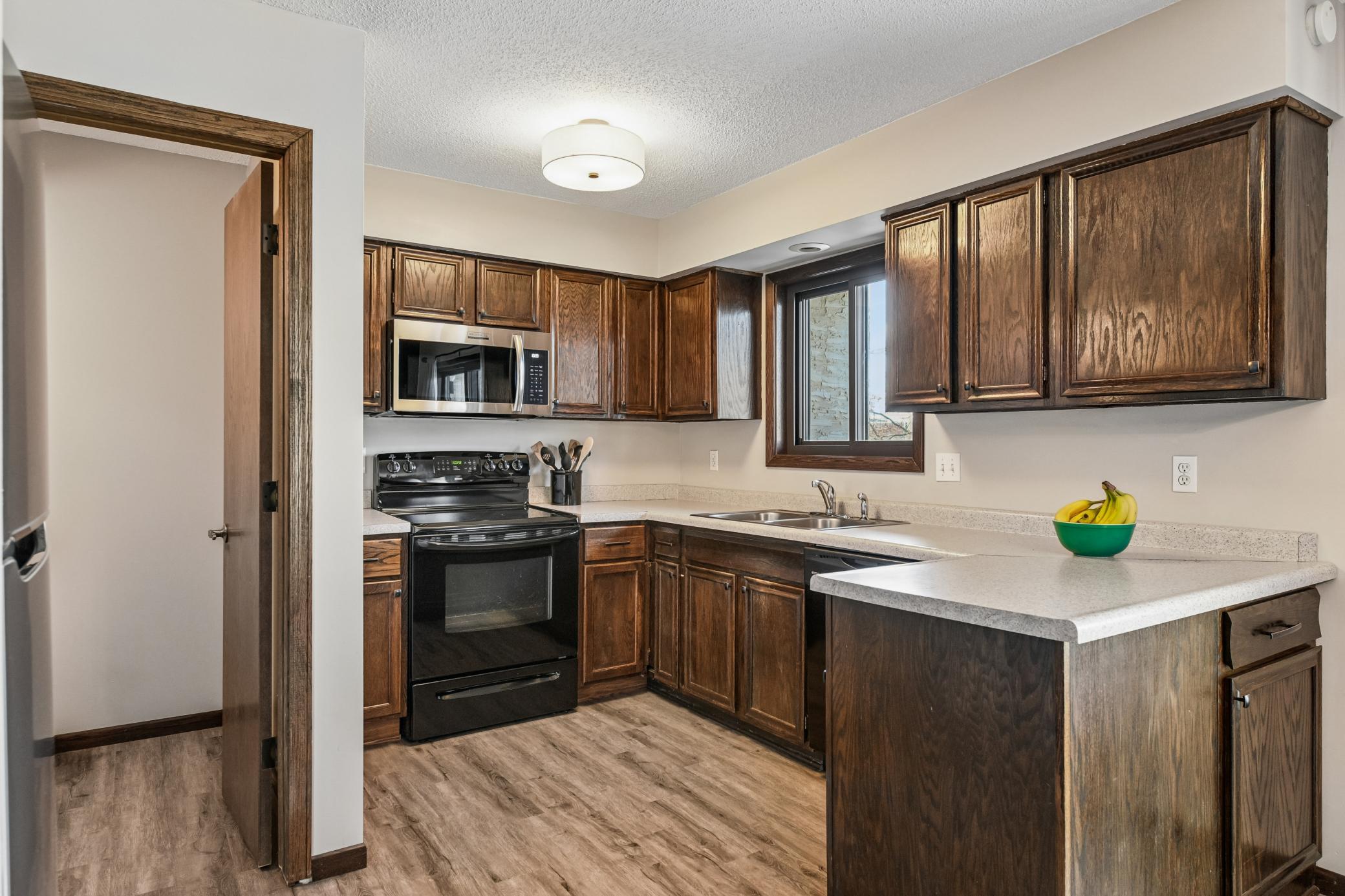 11432 Minnetonka Mills Road Minnetonka, MN 55305 - Photo 9 of 33