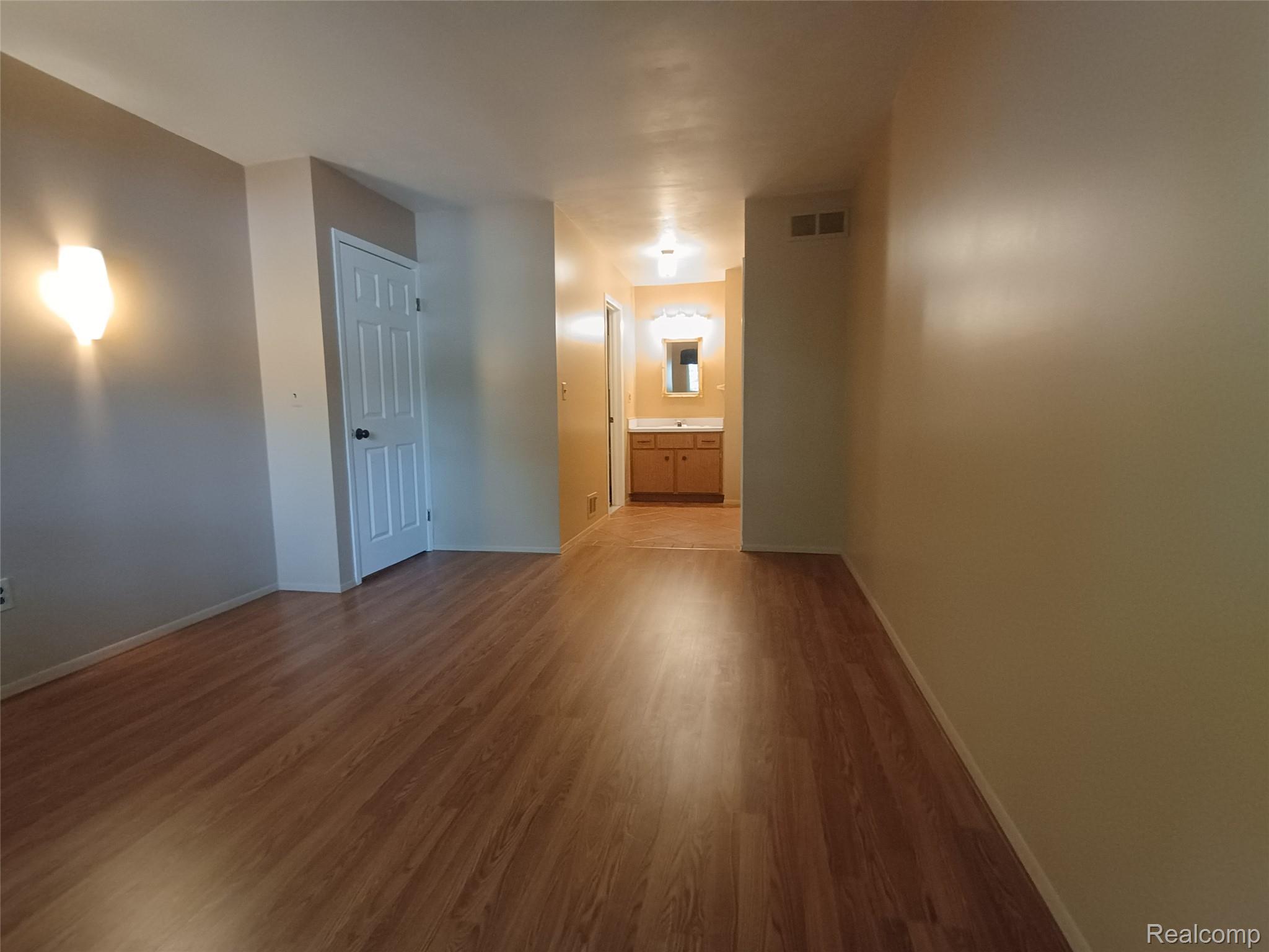 112 Stratford Lane Rochester, MI 48309 - Photo 17 of 37 16-4fedf8addecff897779dc9a2b0acd334.jpg
