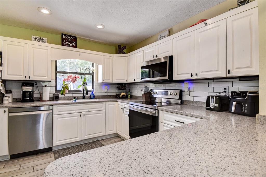 12644 Smith Road Dade City, FL 33525 - Photo 14 of 49 Gallery Image 14