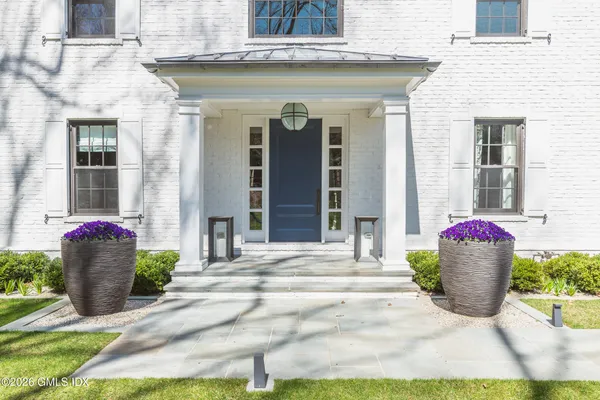 a view of entryway and hall