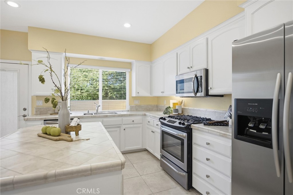 93 Benson Terrace Chico, CA 95928 - Photo 4 of 15 a kitchen with a stove a sink and a refrigerator