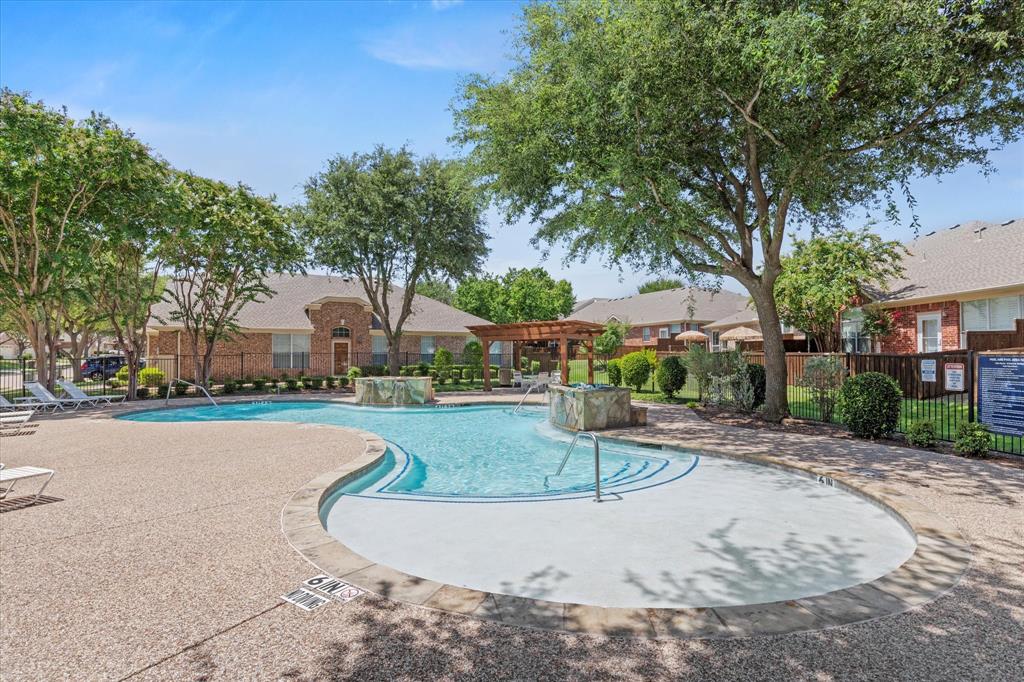 2821 Fordham Road Plano, TX 75025 - Photo 36 of 40 a view of a fountain in front of a house