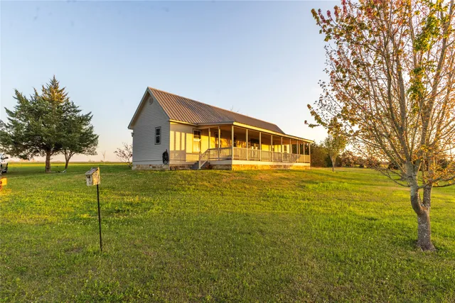 $1,800 | 3831 Meadow View Lane, Fayetteville, TX 78940