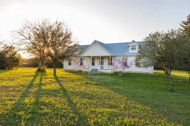 $1,800 | 3831 Meadow View Lane, Fayetteville, TX 78940